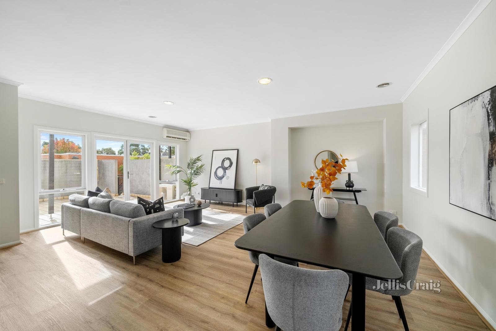 4/24 Tulloch Grove, Glen Waverley image 5