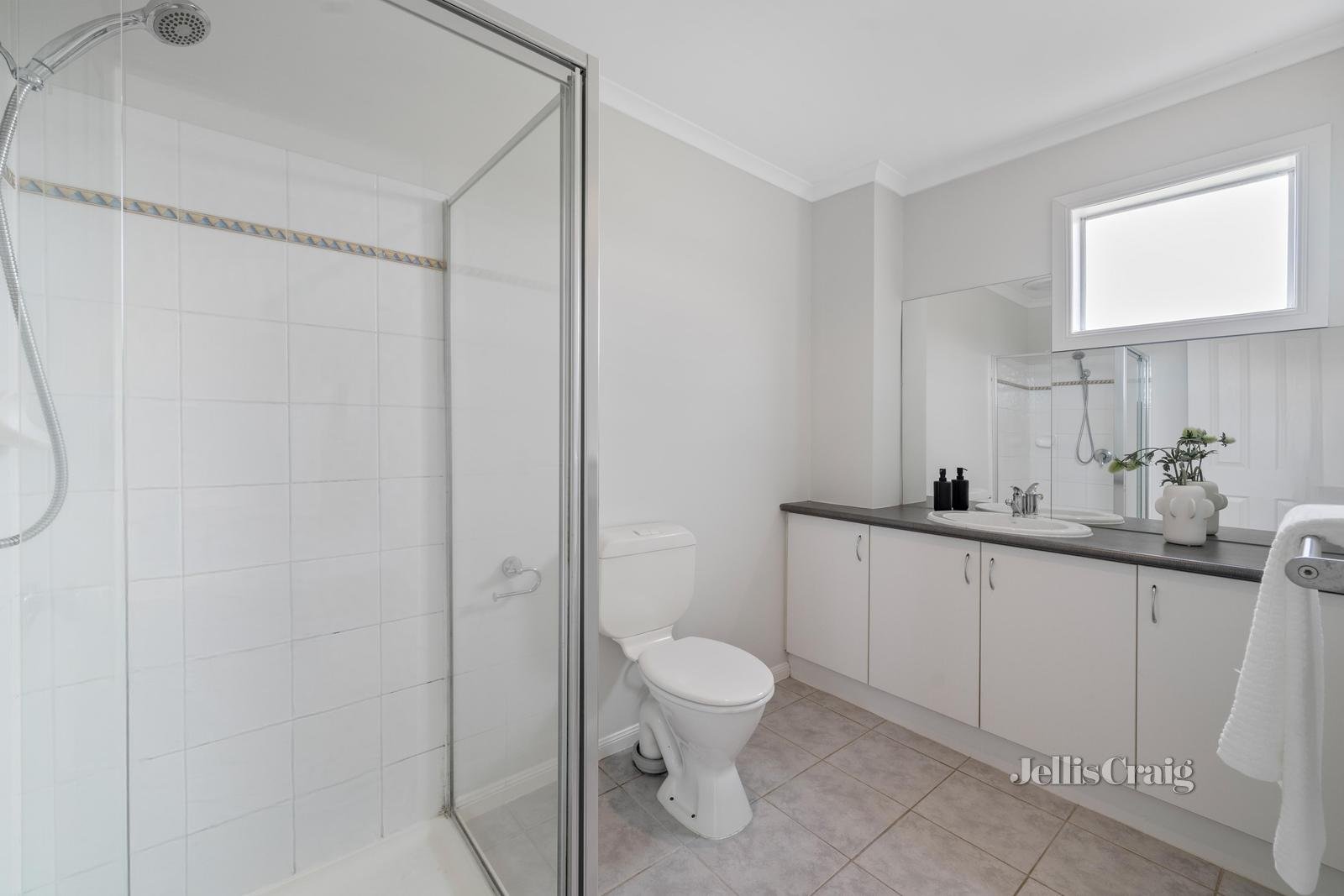 4/24 Tulloch Grove, Glen Waverley image 11