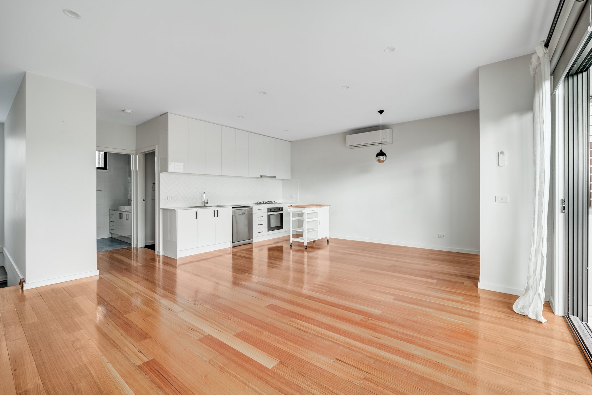 4/25 Bruce Street, Coburg image 2