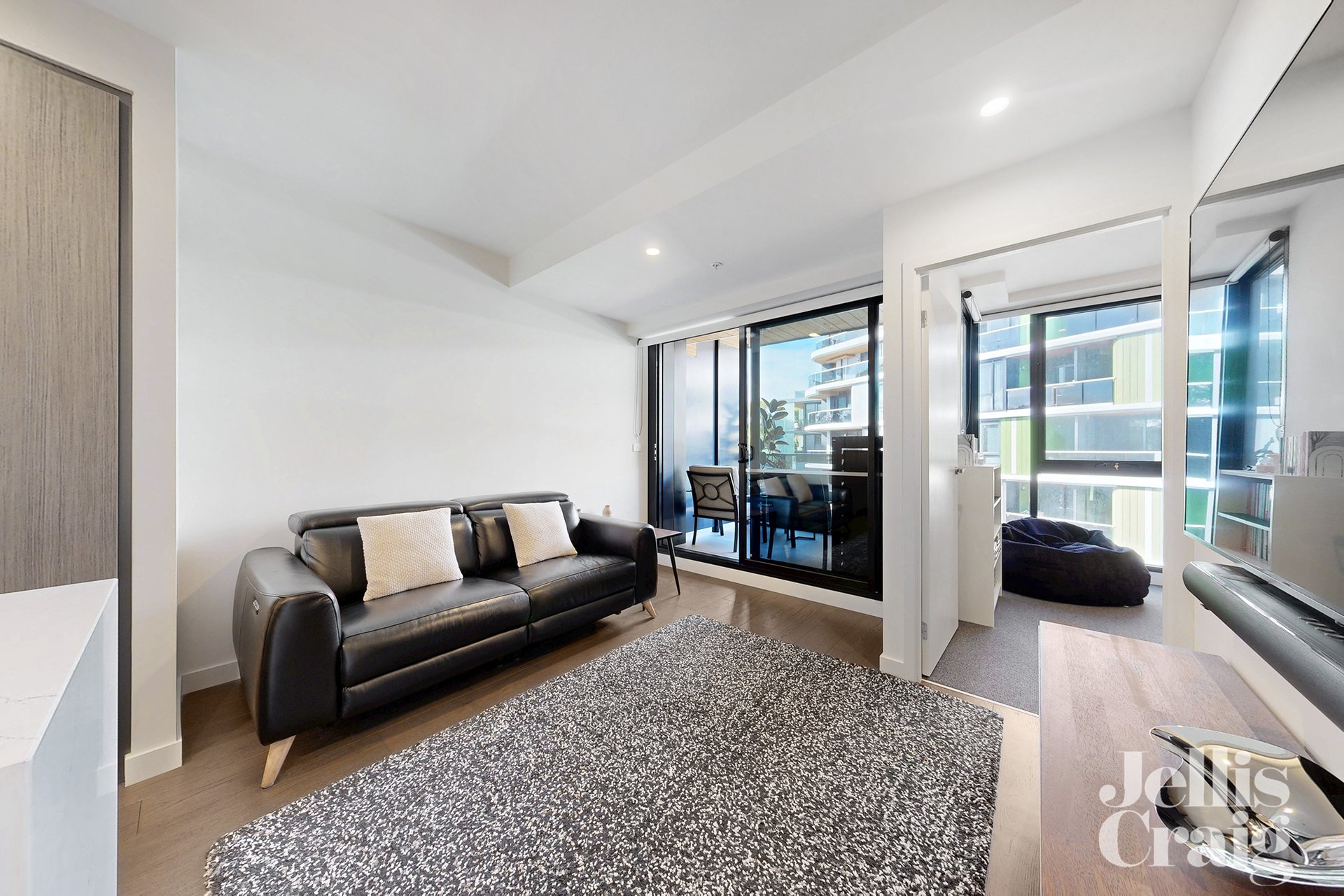 426/200 Burwood Road, Hawthorn image 2