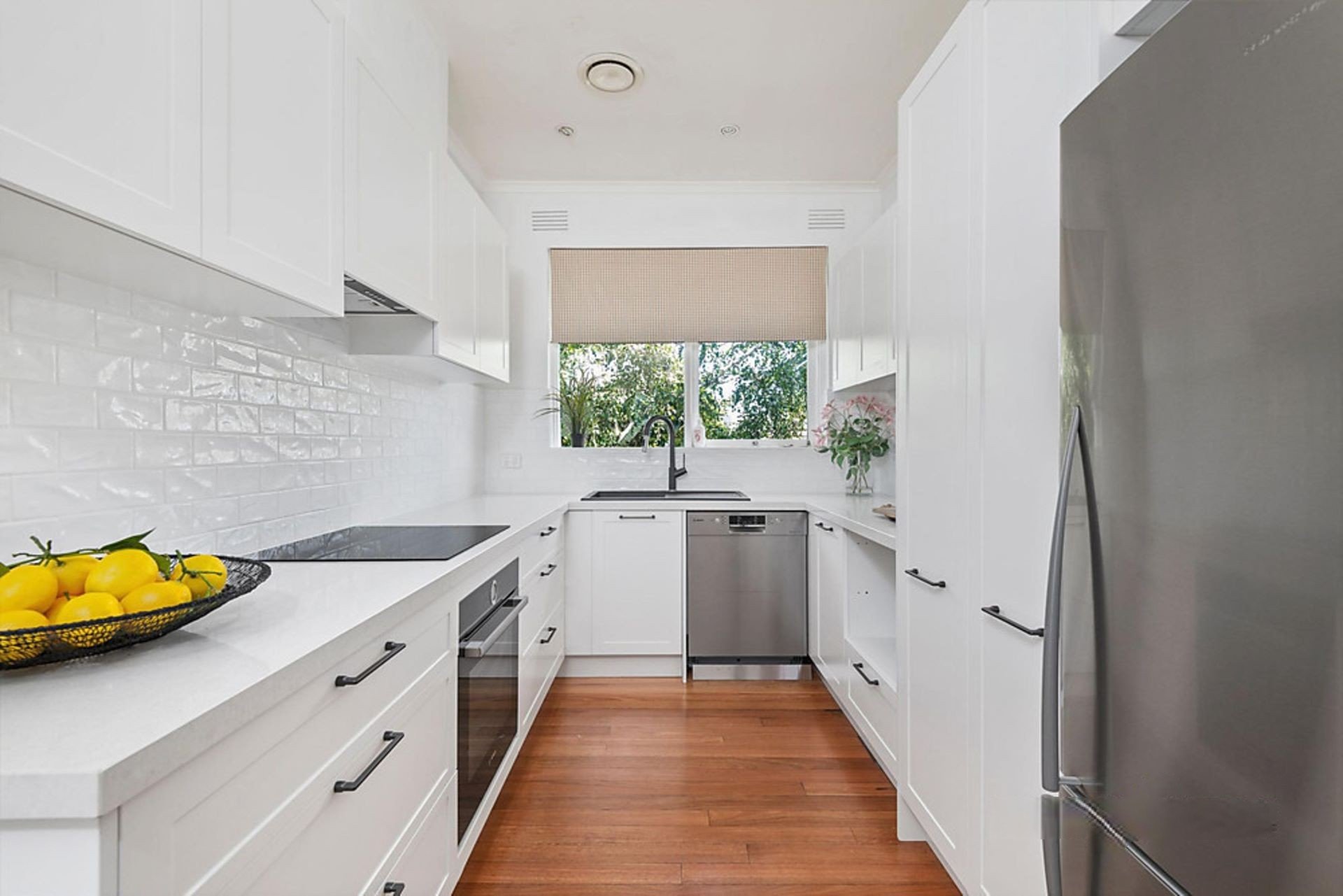 4/27 Clyde Street, Surrey Hills image 2