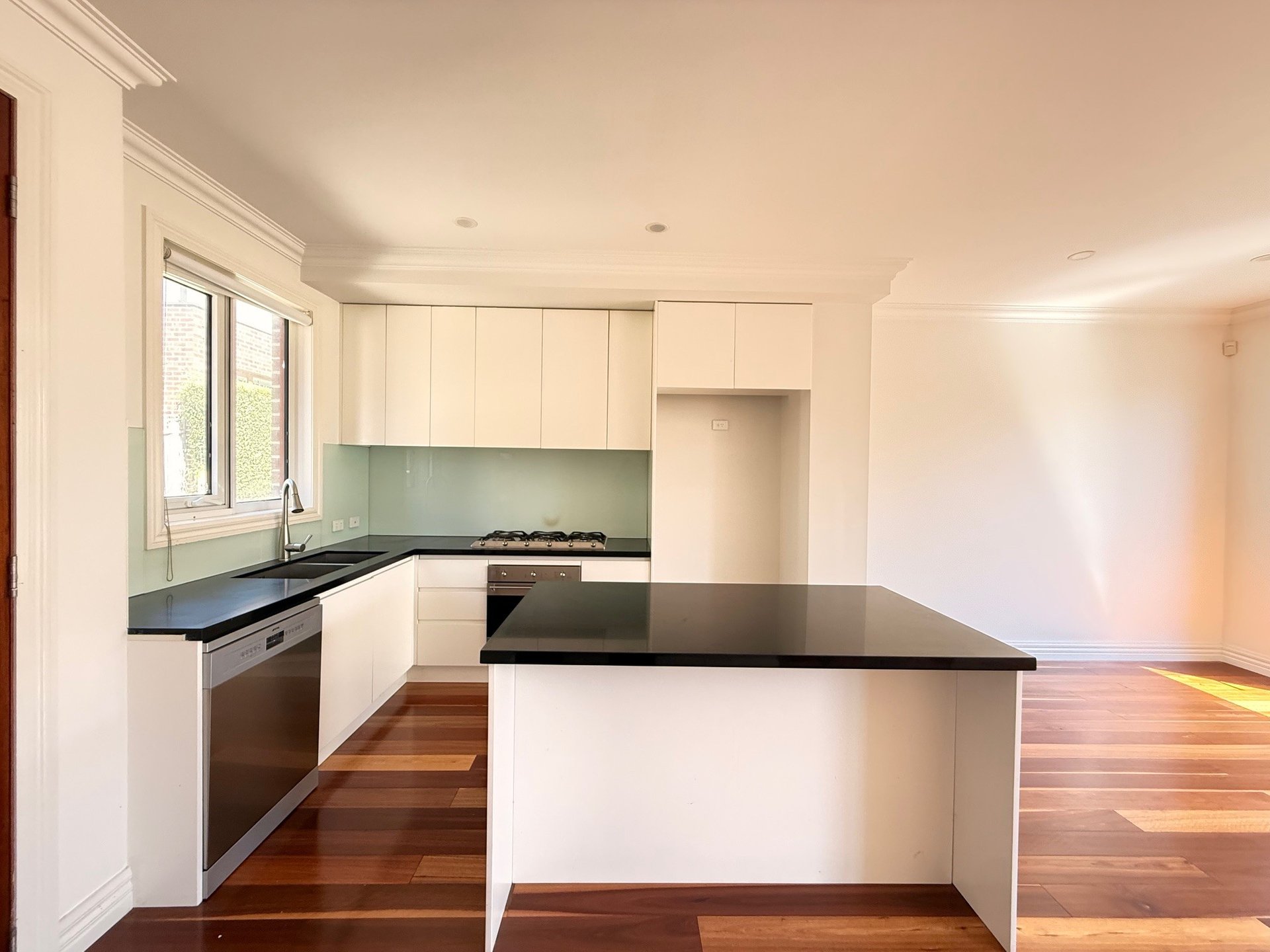 4/27 Percy Street, Mitcham image 2