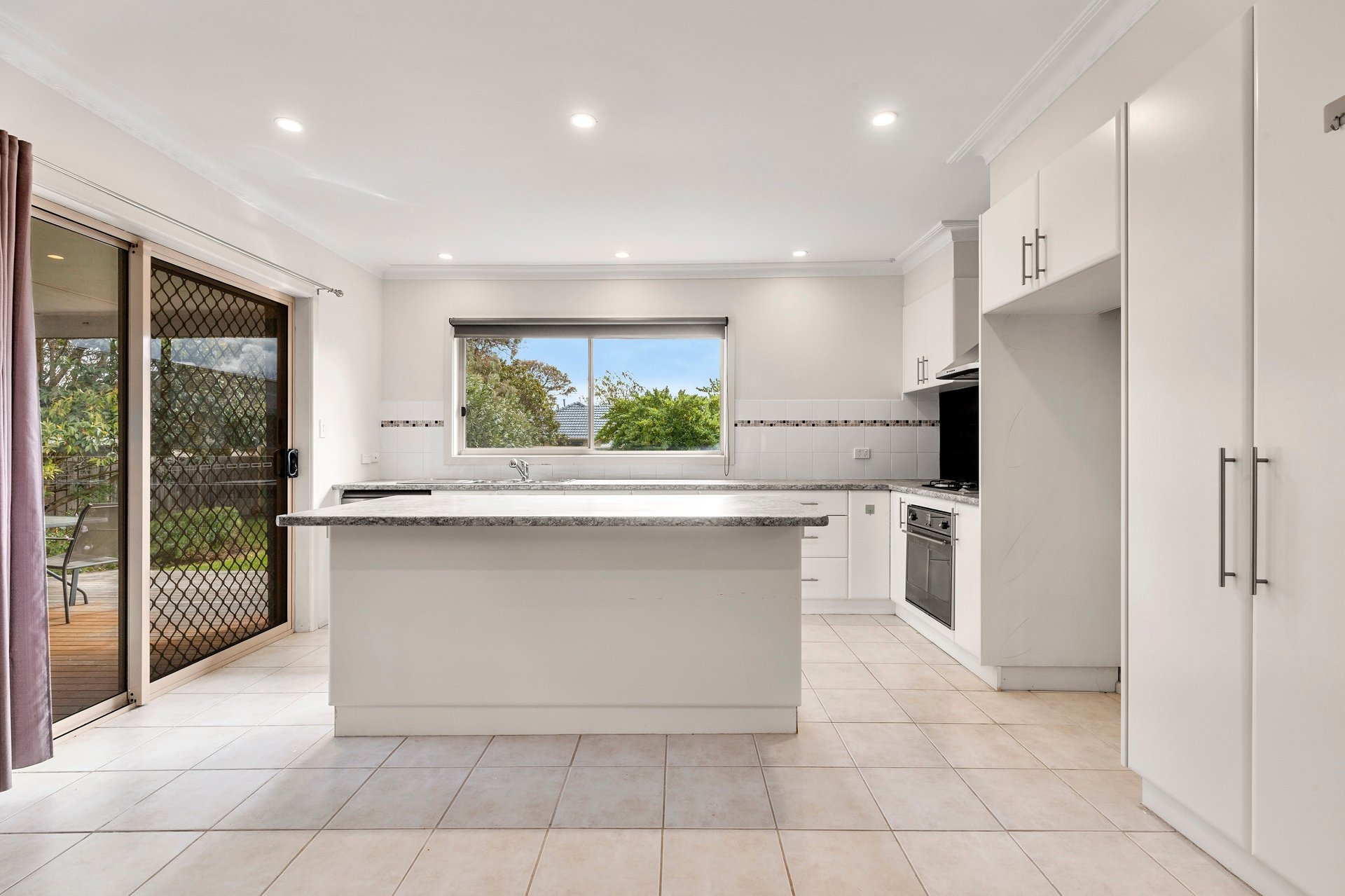 427 Springfield Road, Mitcham image 4