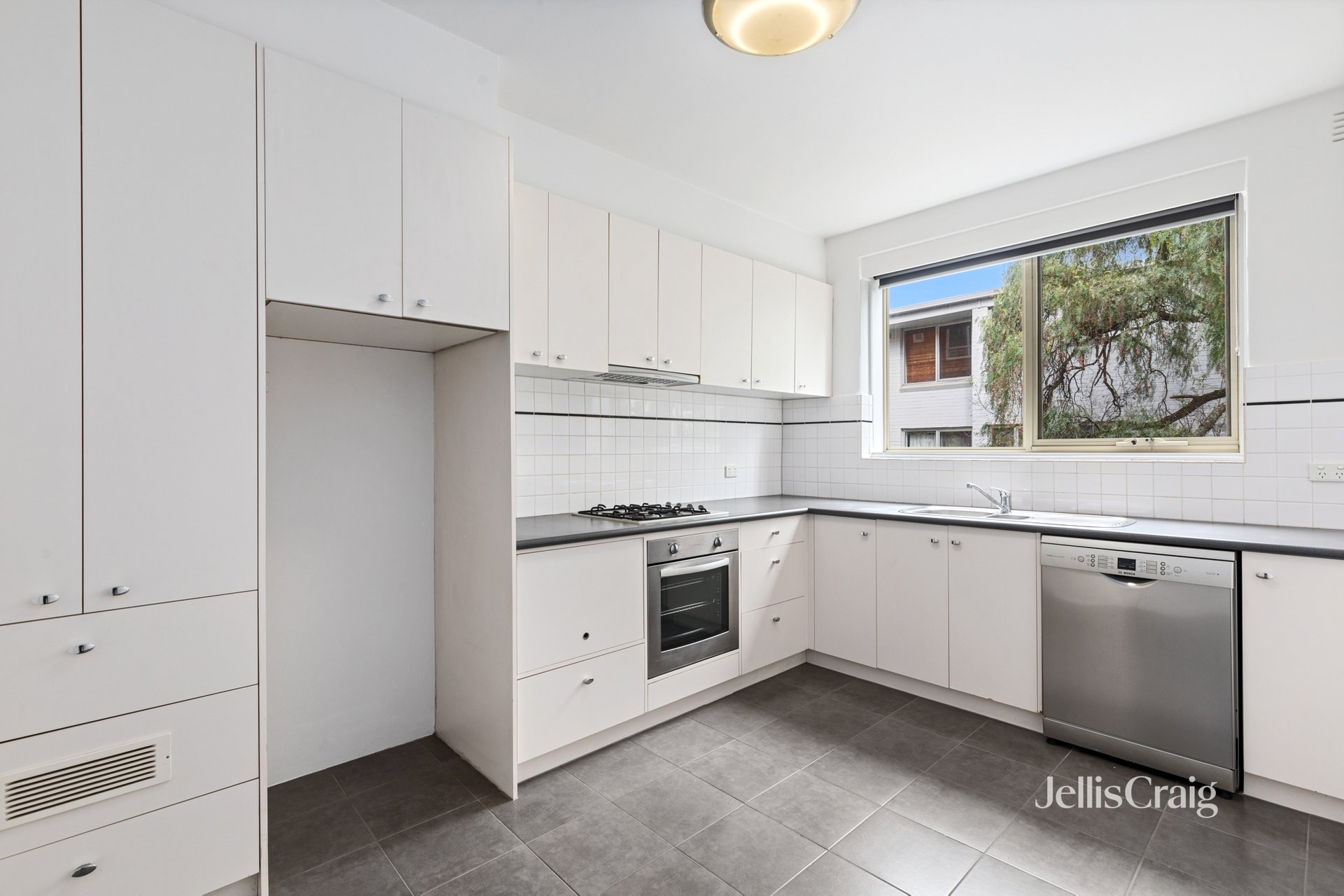 4/272 Williams Rd, Toorak image 2