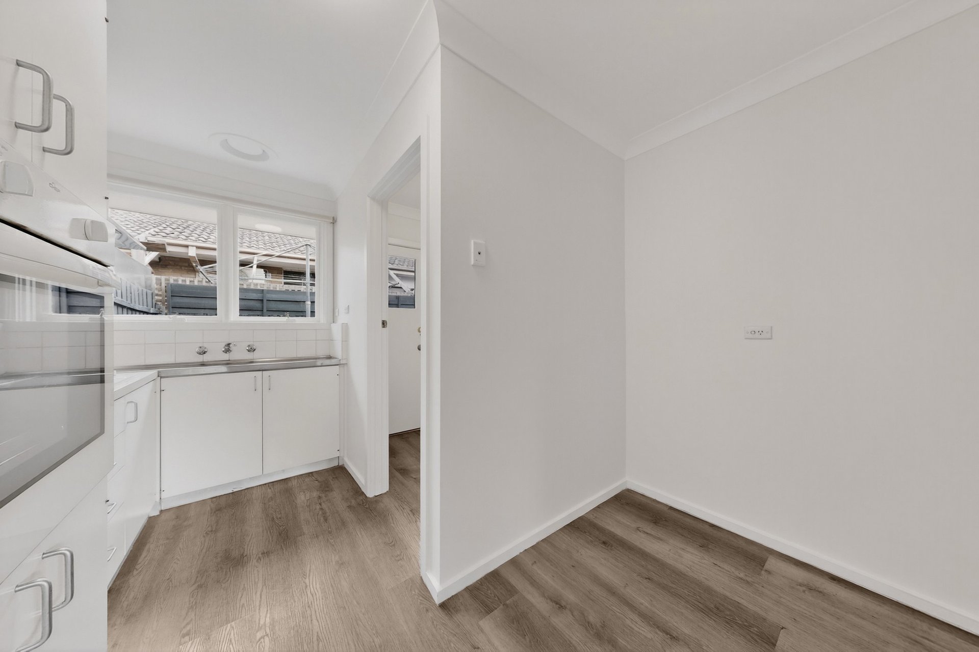 4/28 Coorigil Road, Carnegie image 8