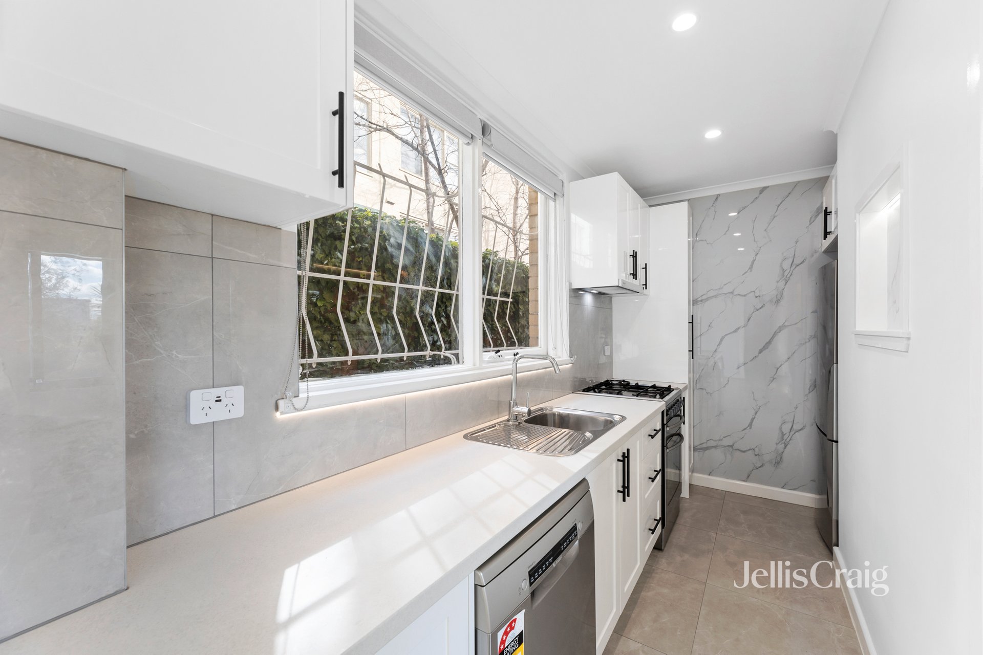 4/28 Mathoura Rd, Toorak image 2