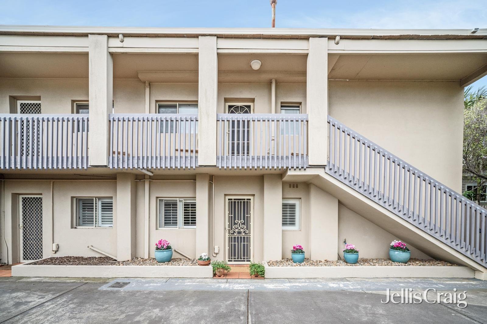 4/28 Warrigal Road, Parkdale image 1