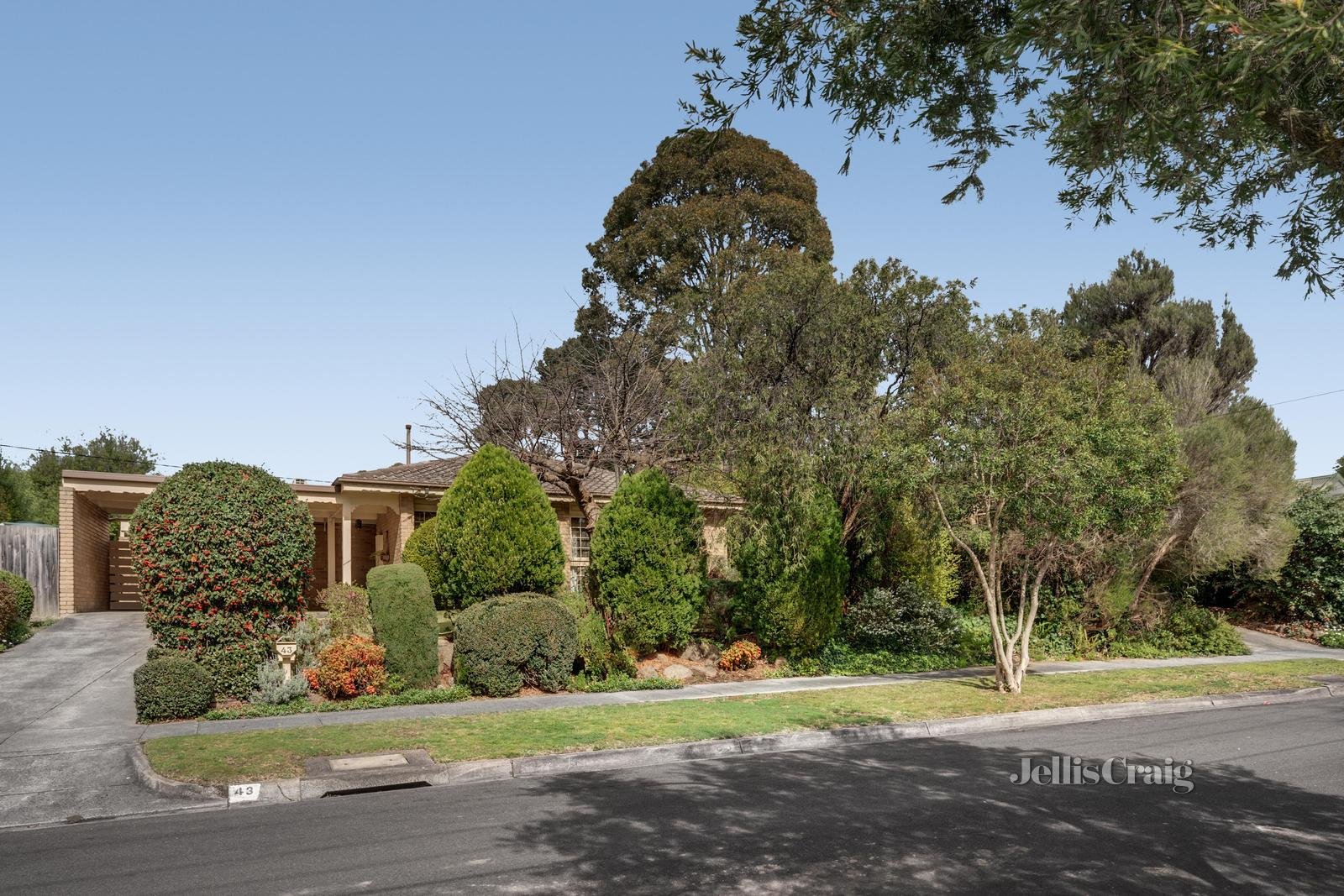 43 Appletree Drive, Glen Waverley image 2