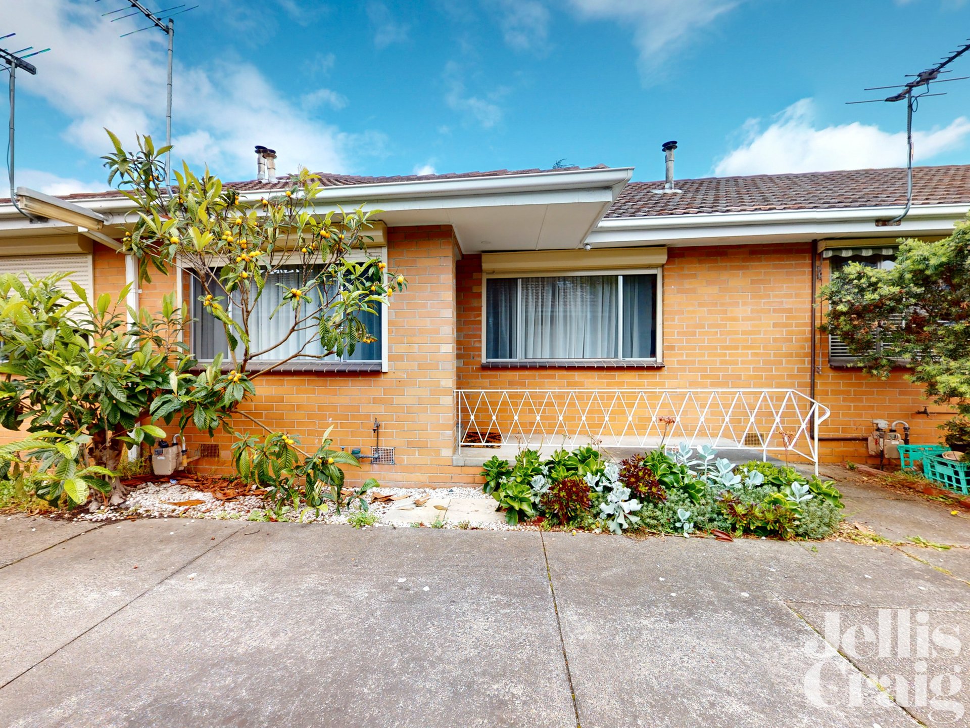 4/3 Balloan Street, Coburg image 1