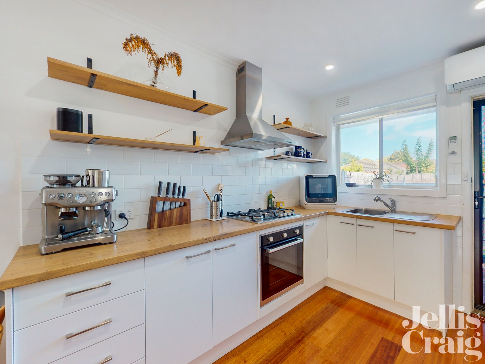 4/3 Balloan Street, Coburg image 2
