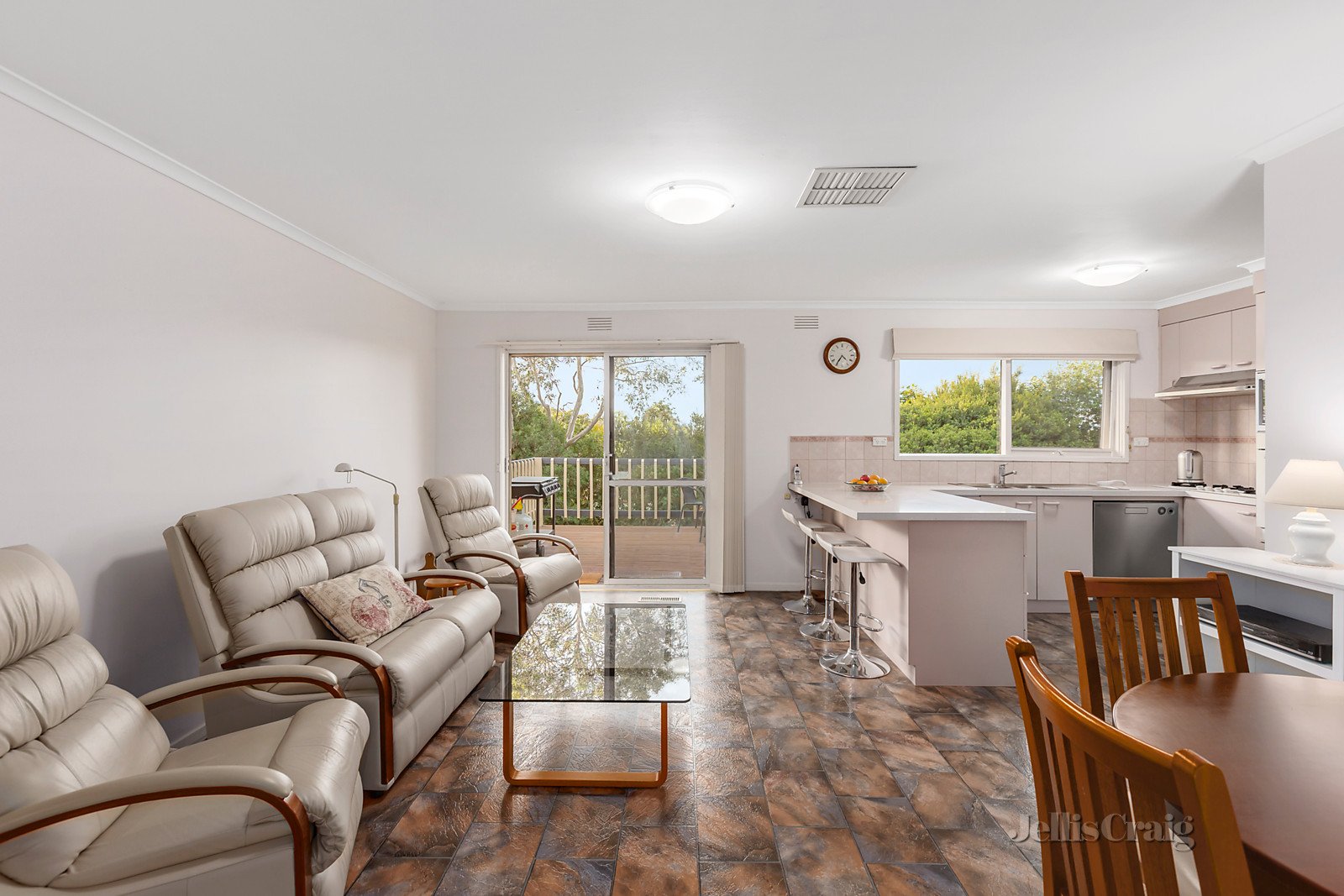 43 Bellevue Avenue, Doncaster East image 5