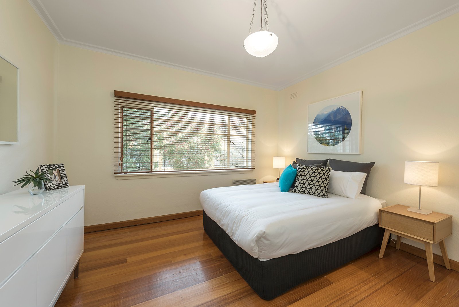 4/3 Bundalohn Court, St Kilda image 3