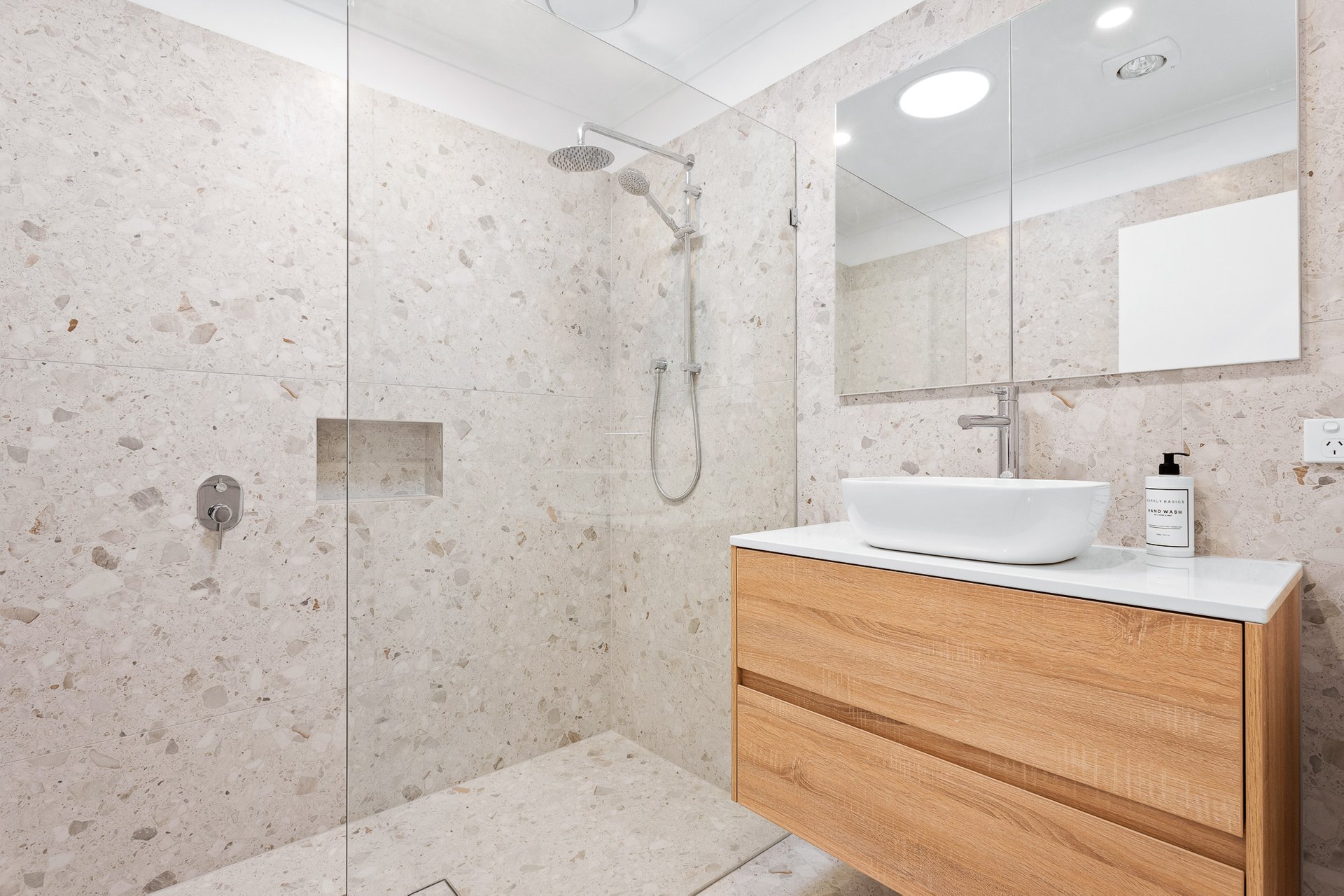 4/3 Collocott Street, Mordialloc image 2