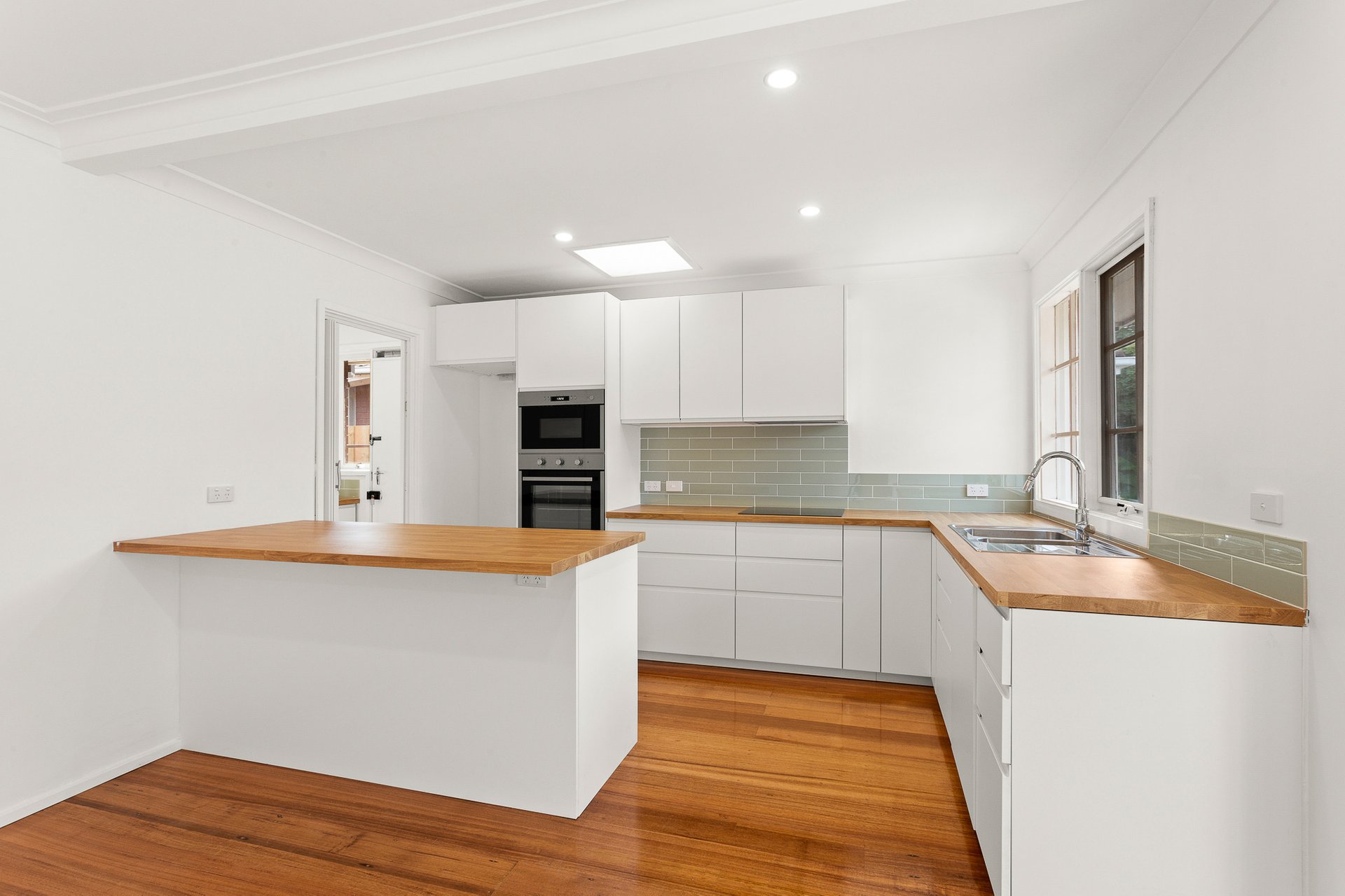 4/3 Collocott Street, Mordialloc image 4