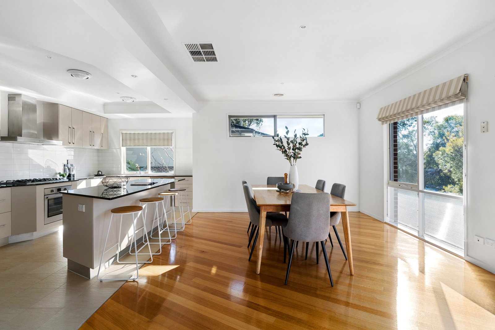 Property Gallery Thumbnail 11