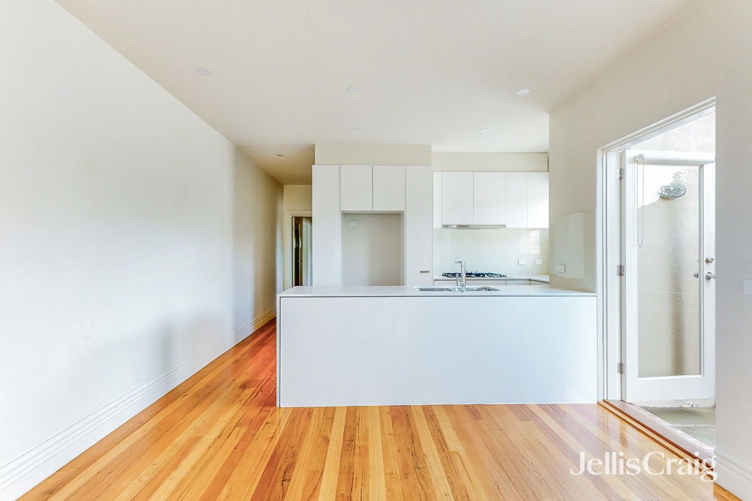 4/3 Cyril Street, Elwood image 1