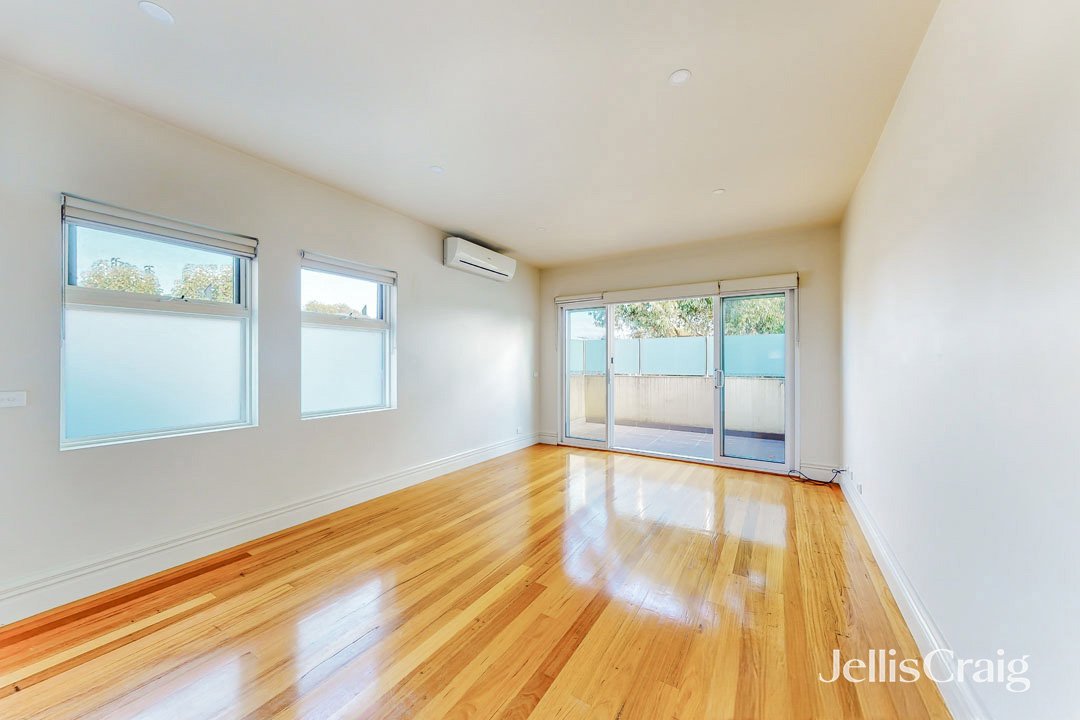 4/3 Cyril Street, Elwood image 3