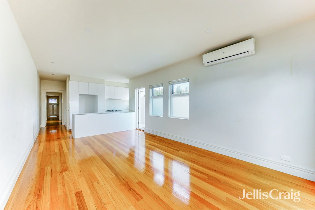 4/3 Cyril Street, Elwood image 4