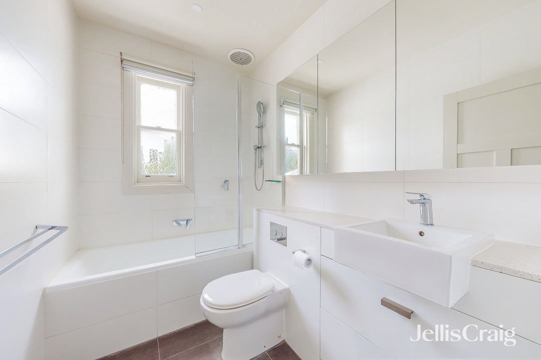 4/3 Cyril Street, Elwood image 7