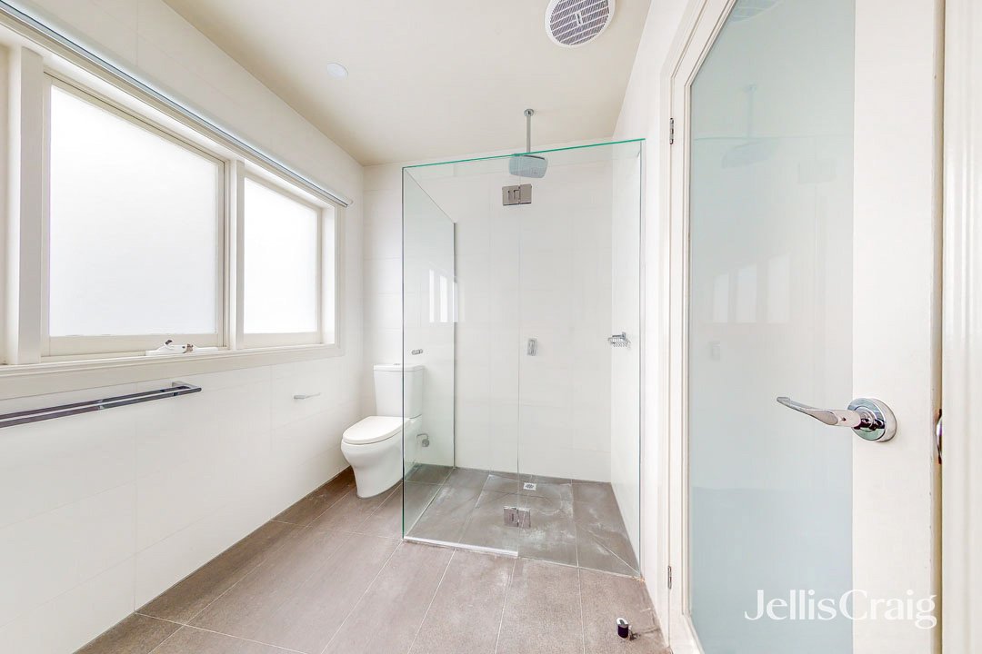 4/3 Cyril Street, Elwood image 8