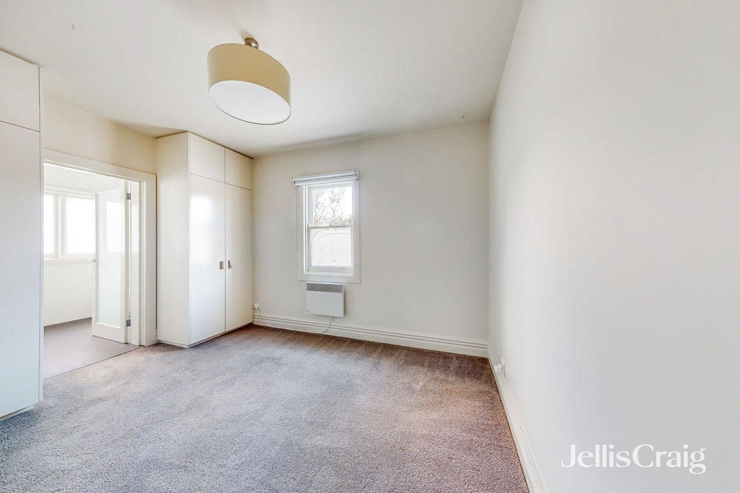 4/3 Cyril Street, Elwood image 6