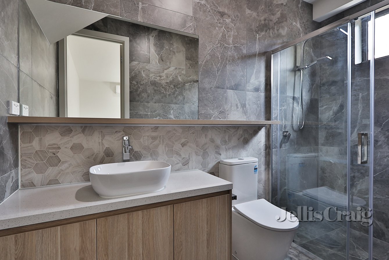 4/3 Dryden Street, Doncaster East image 4
