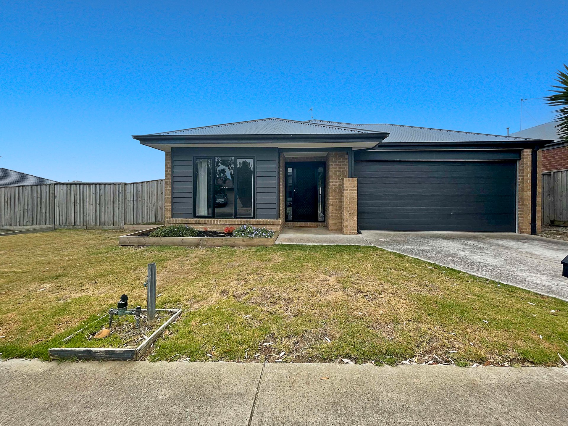 43 Estuary Boulevard, Leopold image 1