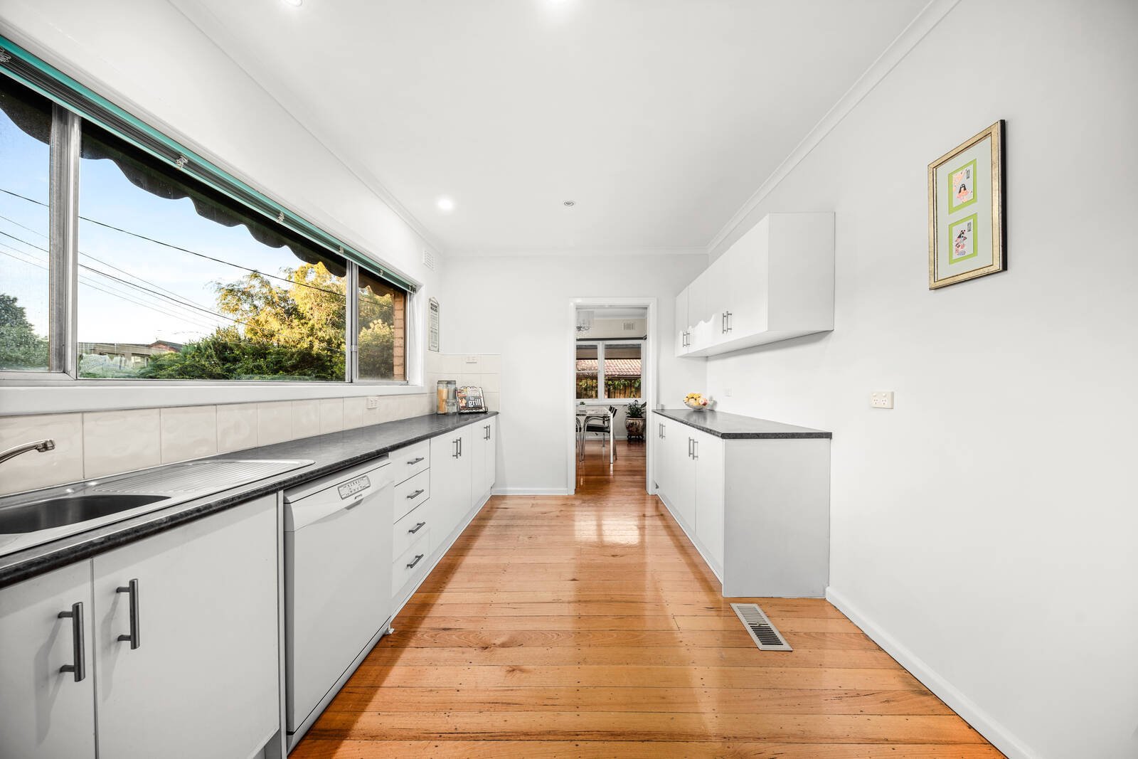 Property Gallery Thumbnail 8