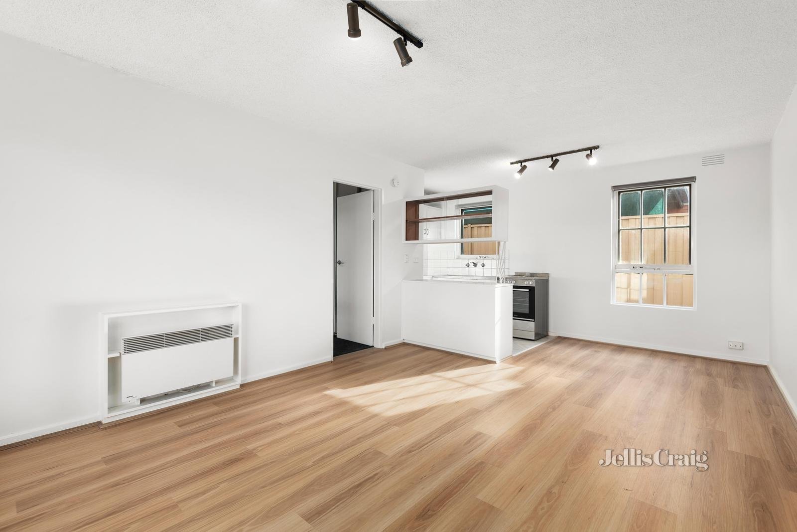 4/3 Guthrie Street, Brunswick West image 1