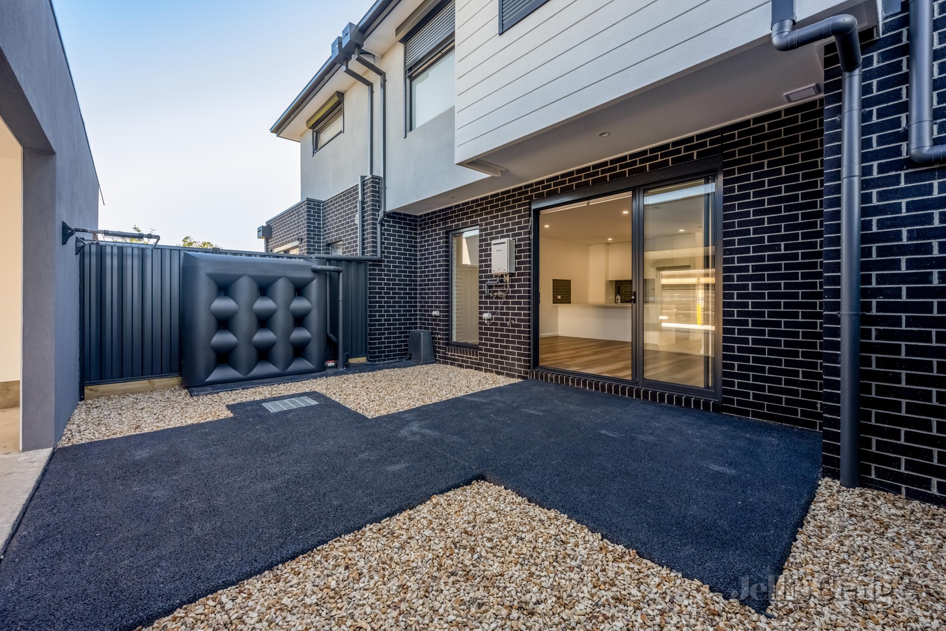 4/3 Hazel Grove, Pascoe Vale image 8