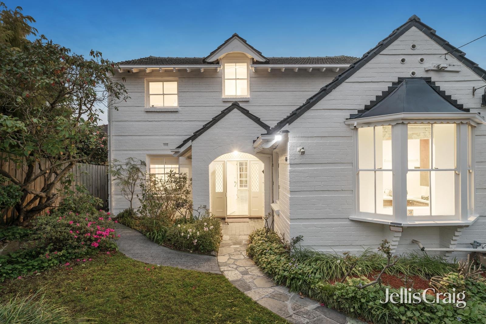 43 Hinkler Road, Glen Waverley image 2
