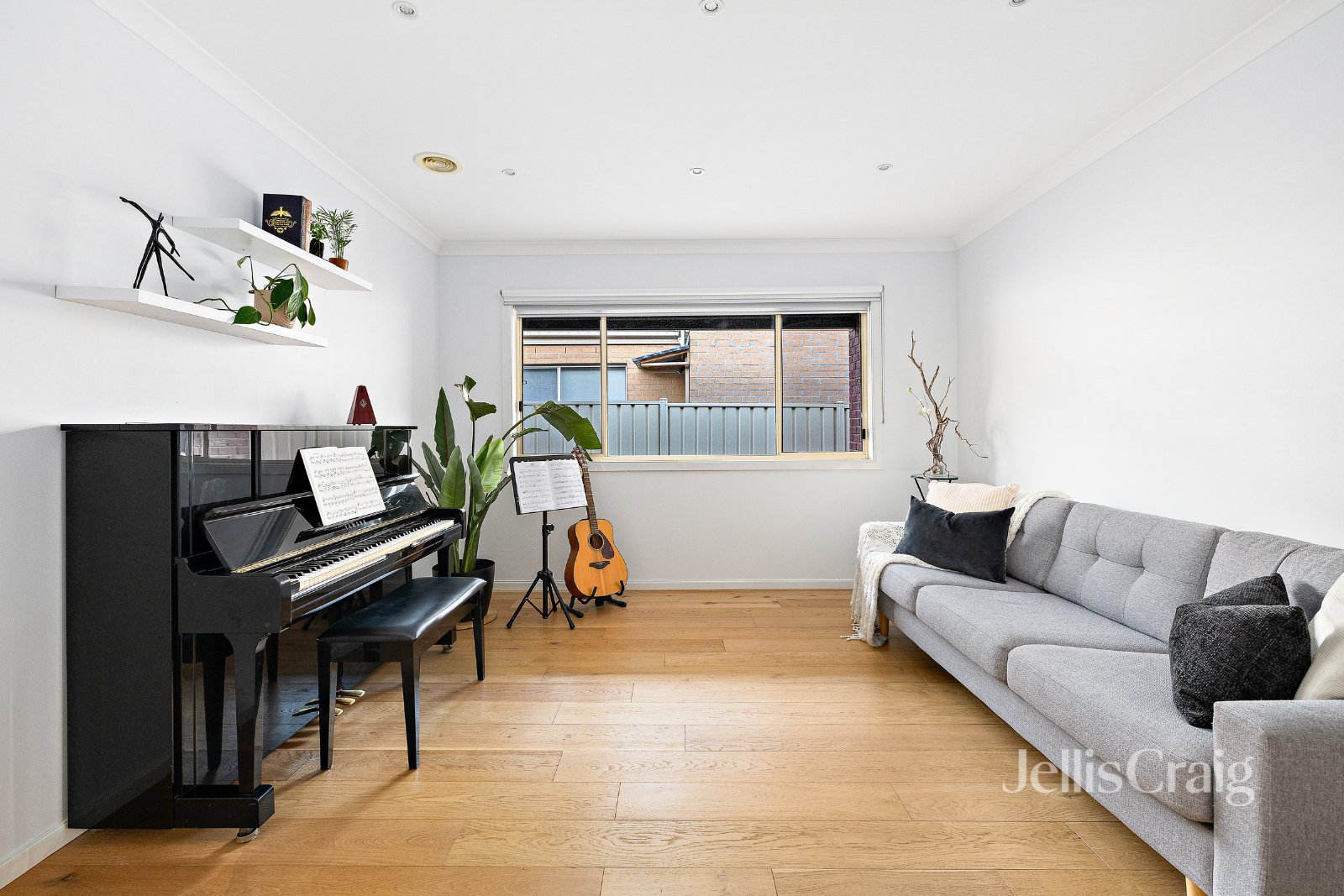 43 Hughes Cct, Bundoora image 6