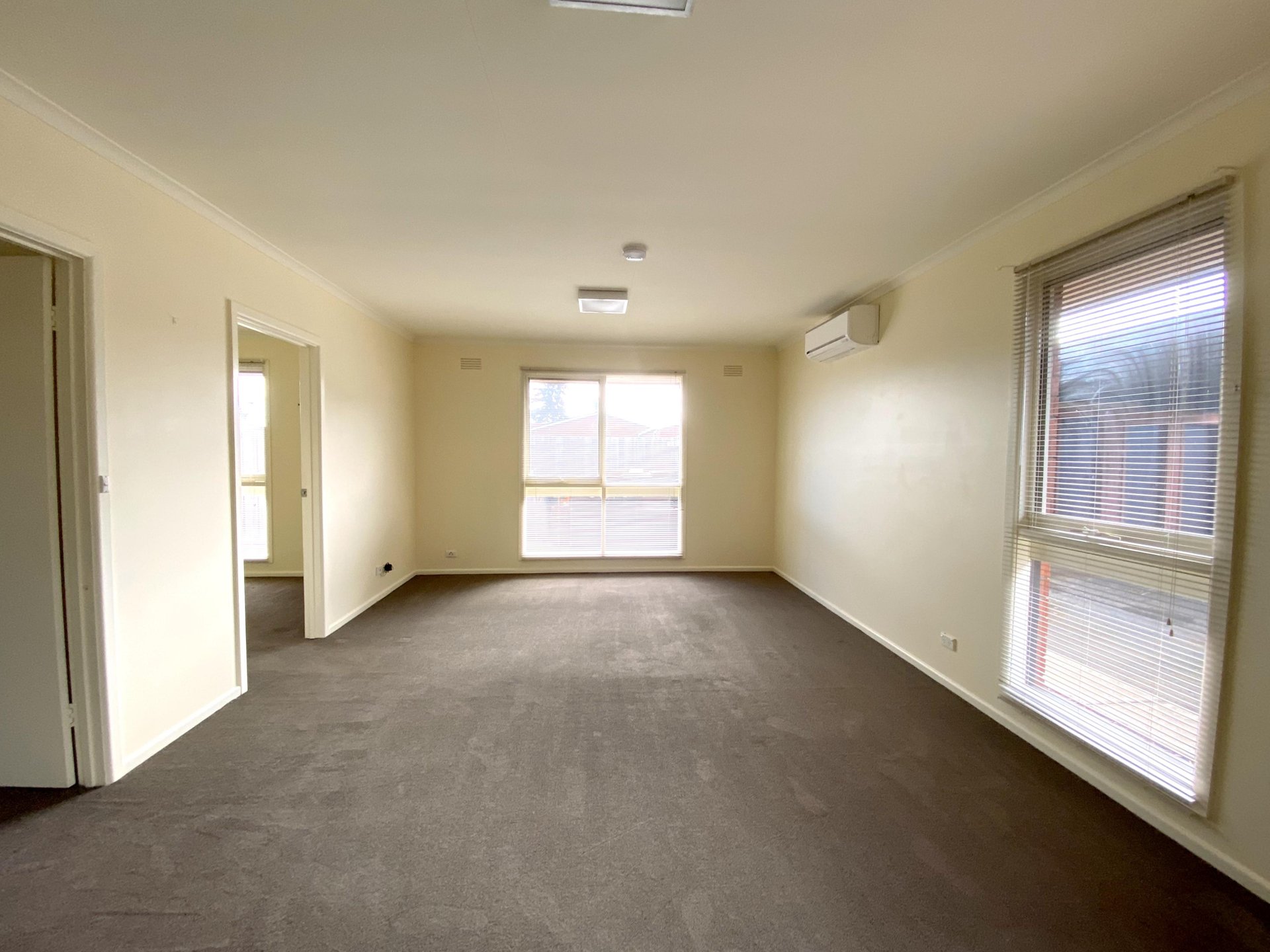 4/3 Keith Court, Breakwater image 5