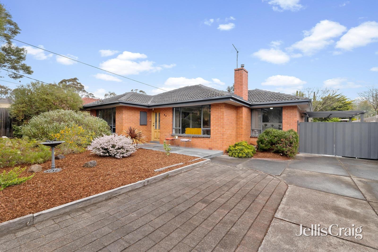 43 Kinnoull Grove, Glen Waverley image 2