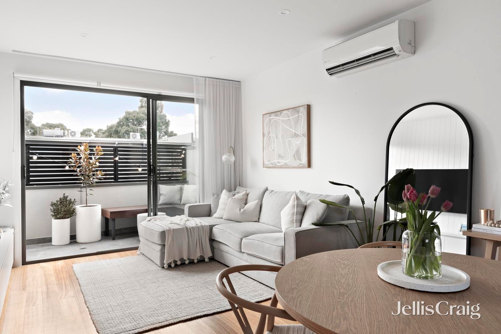 4/3 Mccracken Avenue, Pascoe Vale image 1