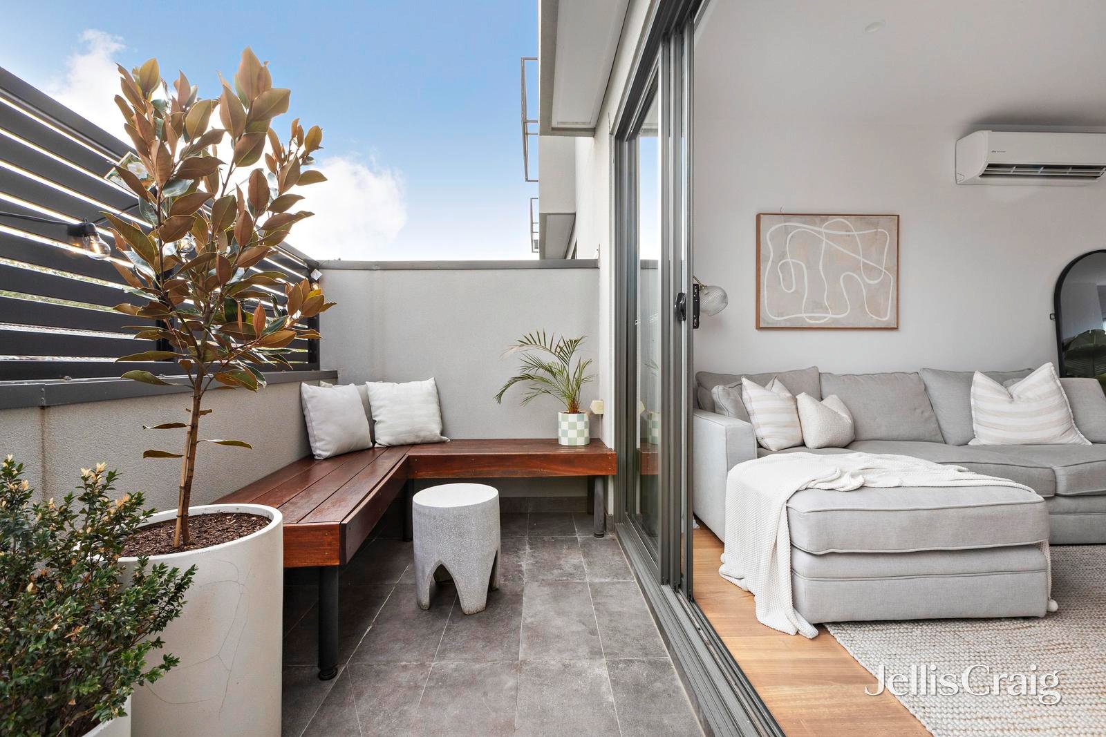 4/3 Mccracken Avenue, Pascoe Vale image 2