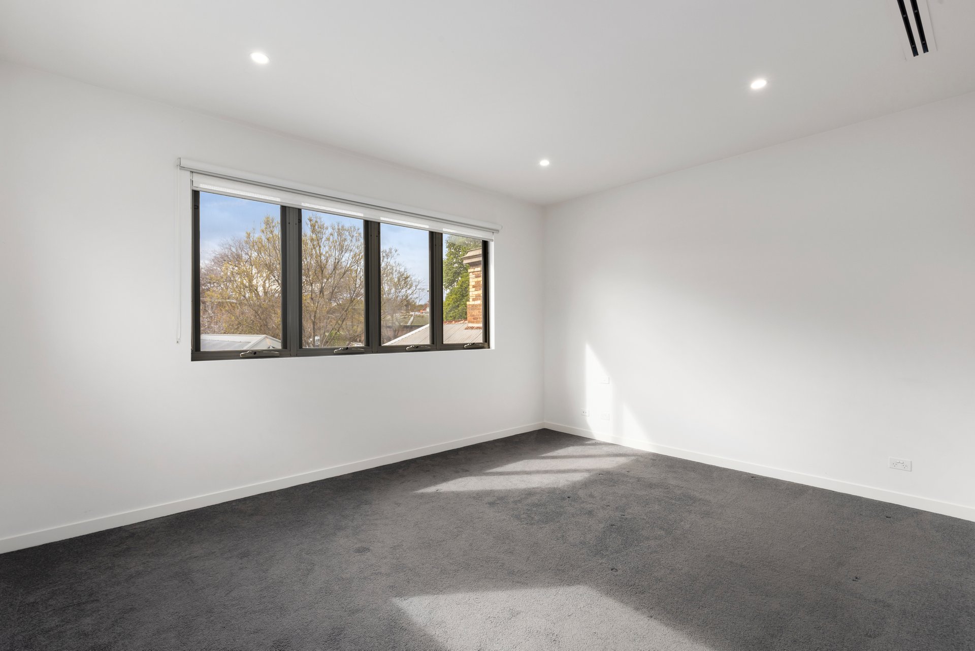 Property Gallery Thumbnail 4