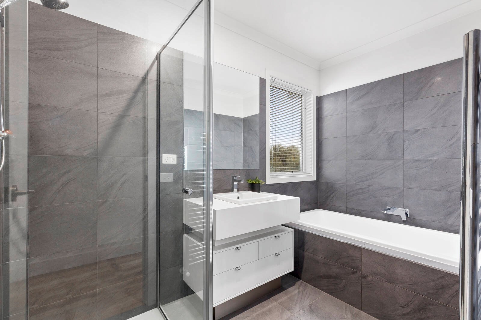 Property Gallery Thumbnail 13