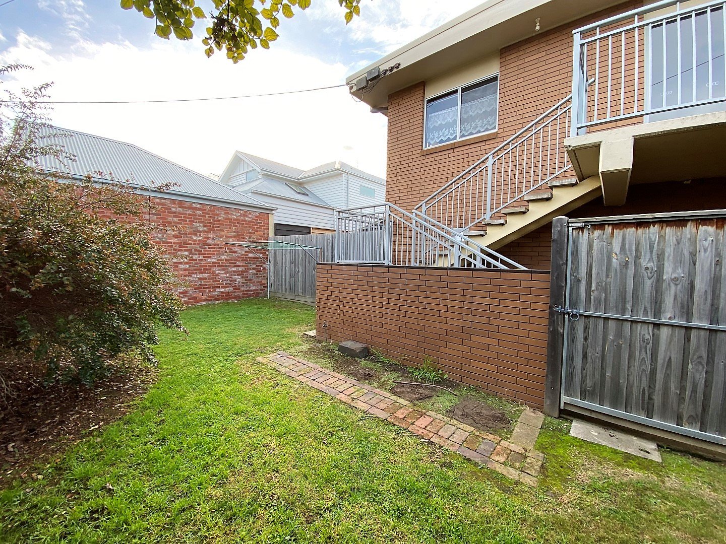 4/3 Stanley Street, Newtown image 3