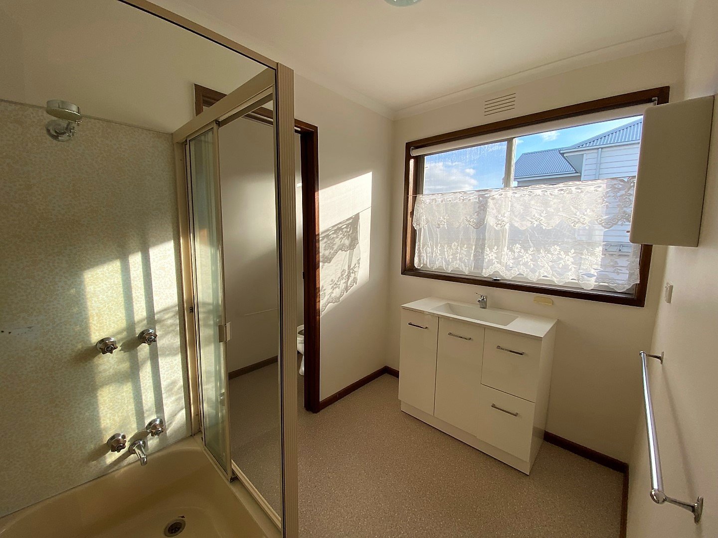 4/3 Stanley Street, Newtown image 11