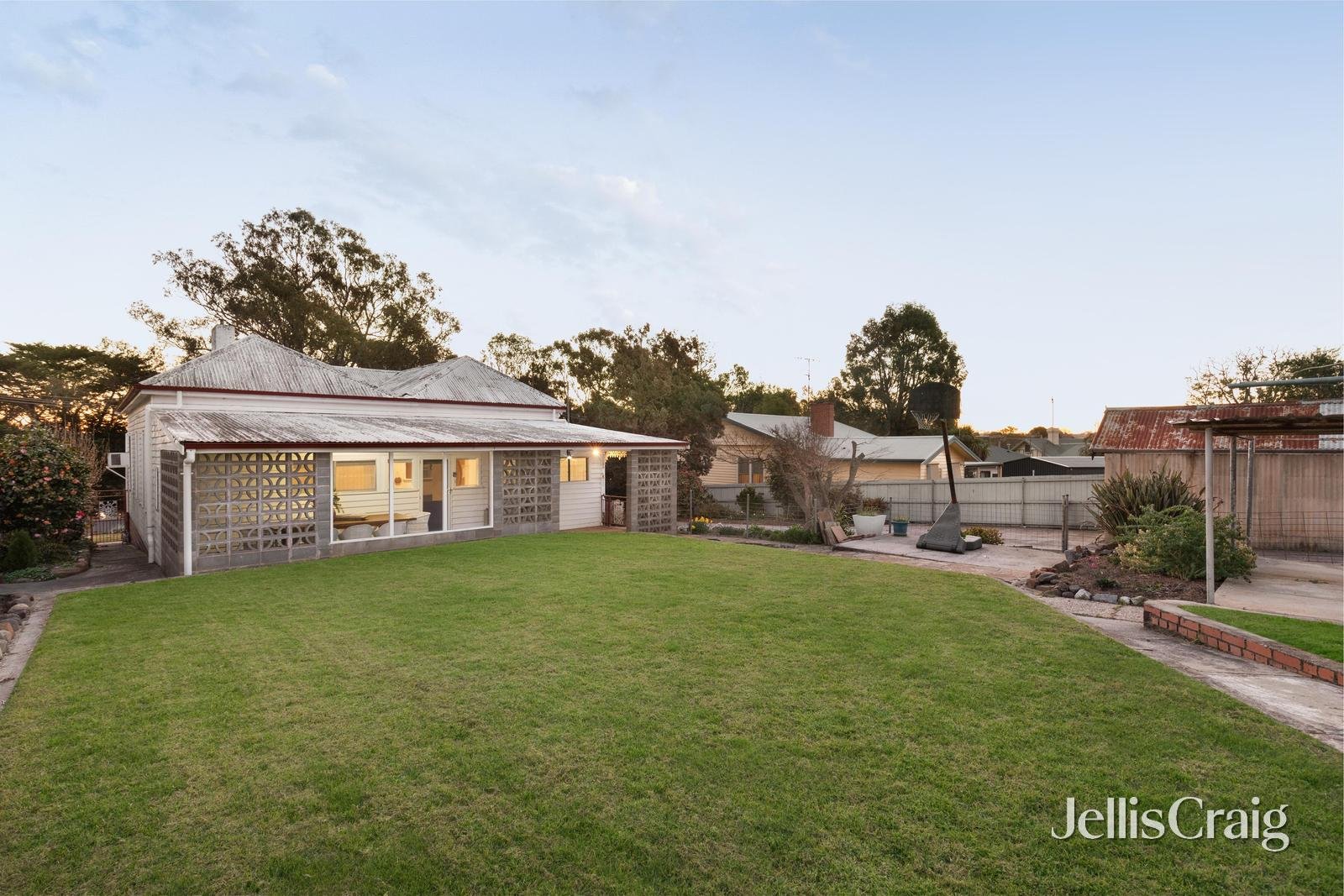 43 The Esplanade, Seymour image 22
