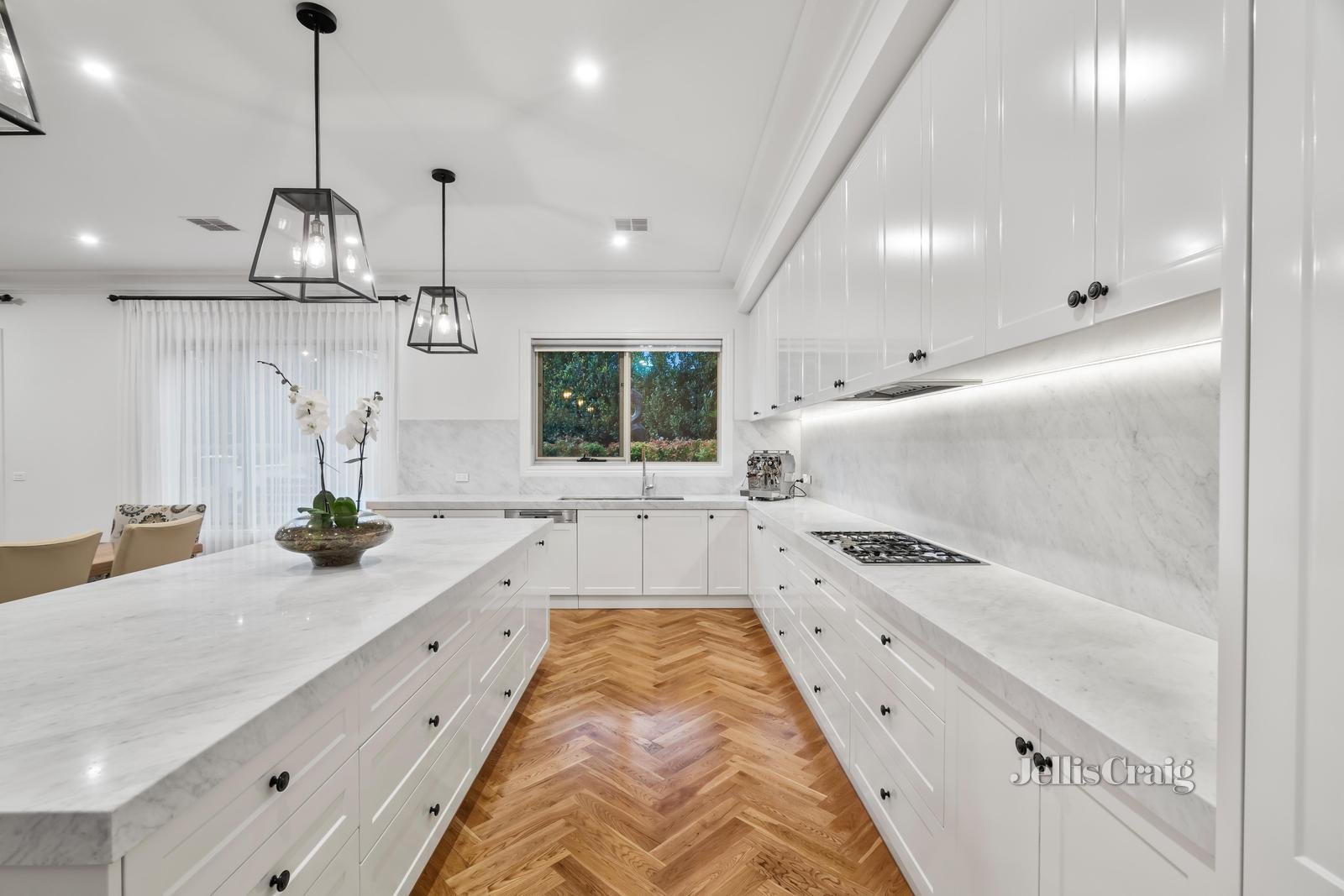43 The Highway, Mount Waverley image 4