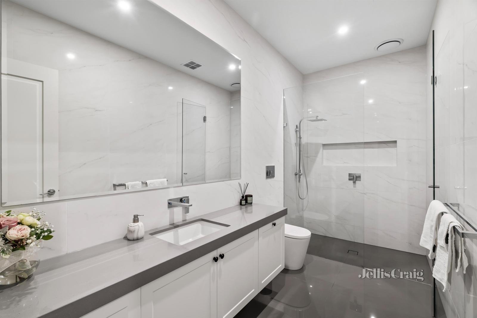 43 The Highway, Mount Waverley image 10