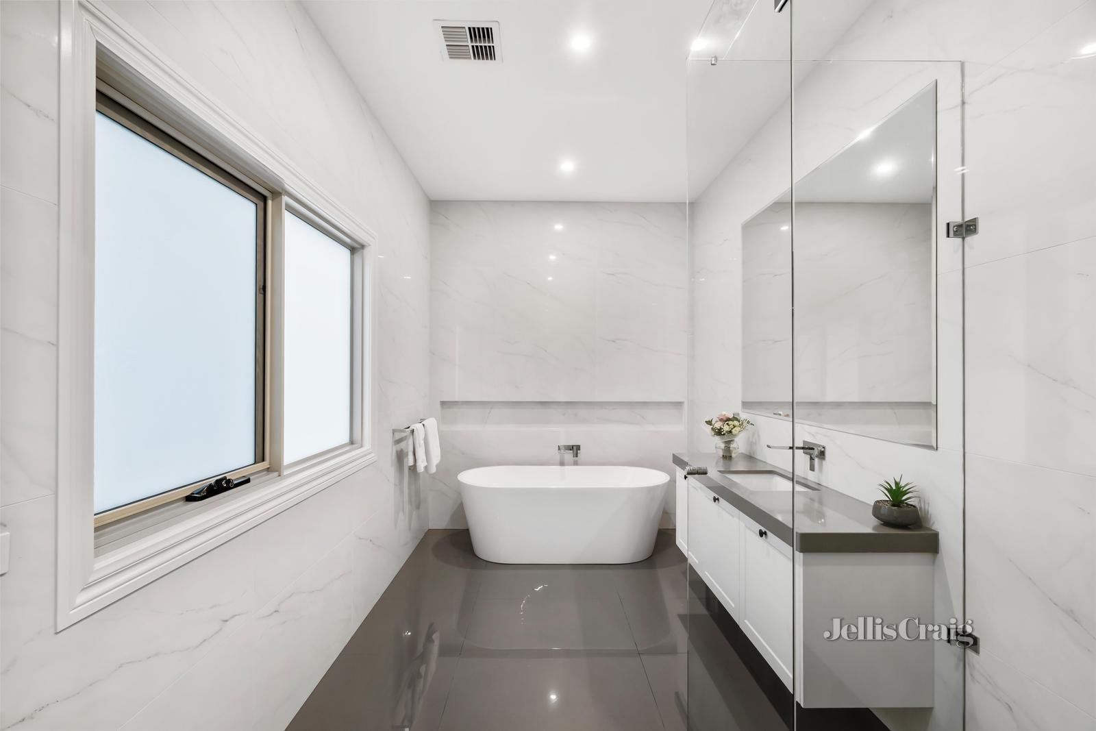 43 The Highway, Mount Waverley image 16