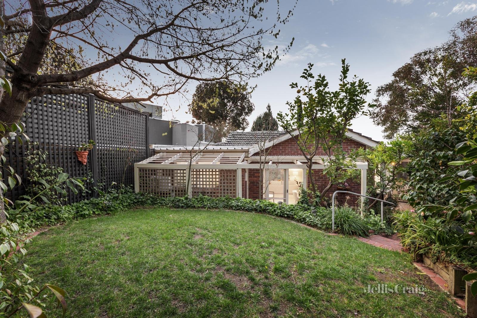 4/3 Windsor Crescent, Surrey Hills image 11