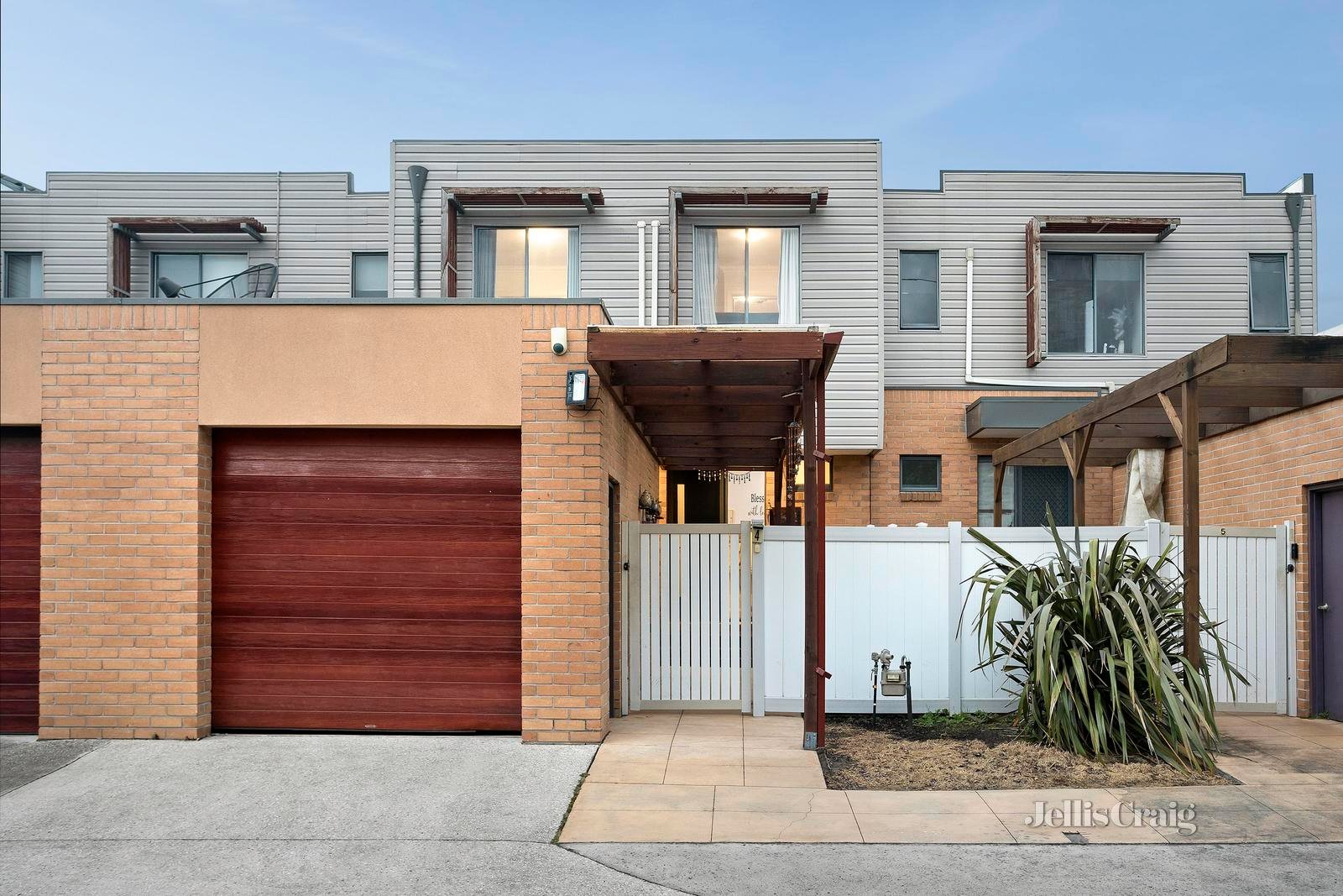 4/30 Fromhold Drive, Doncaster image 1