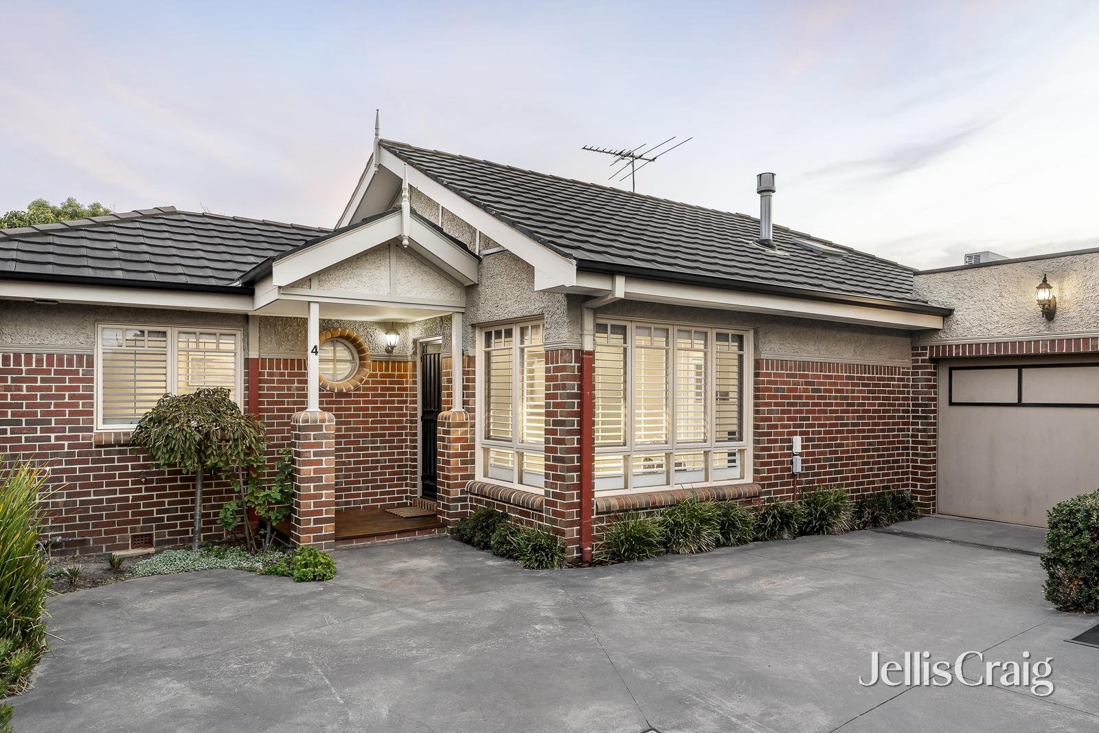 4/30 The Grove, Coburg image 1