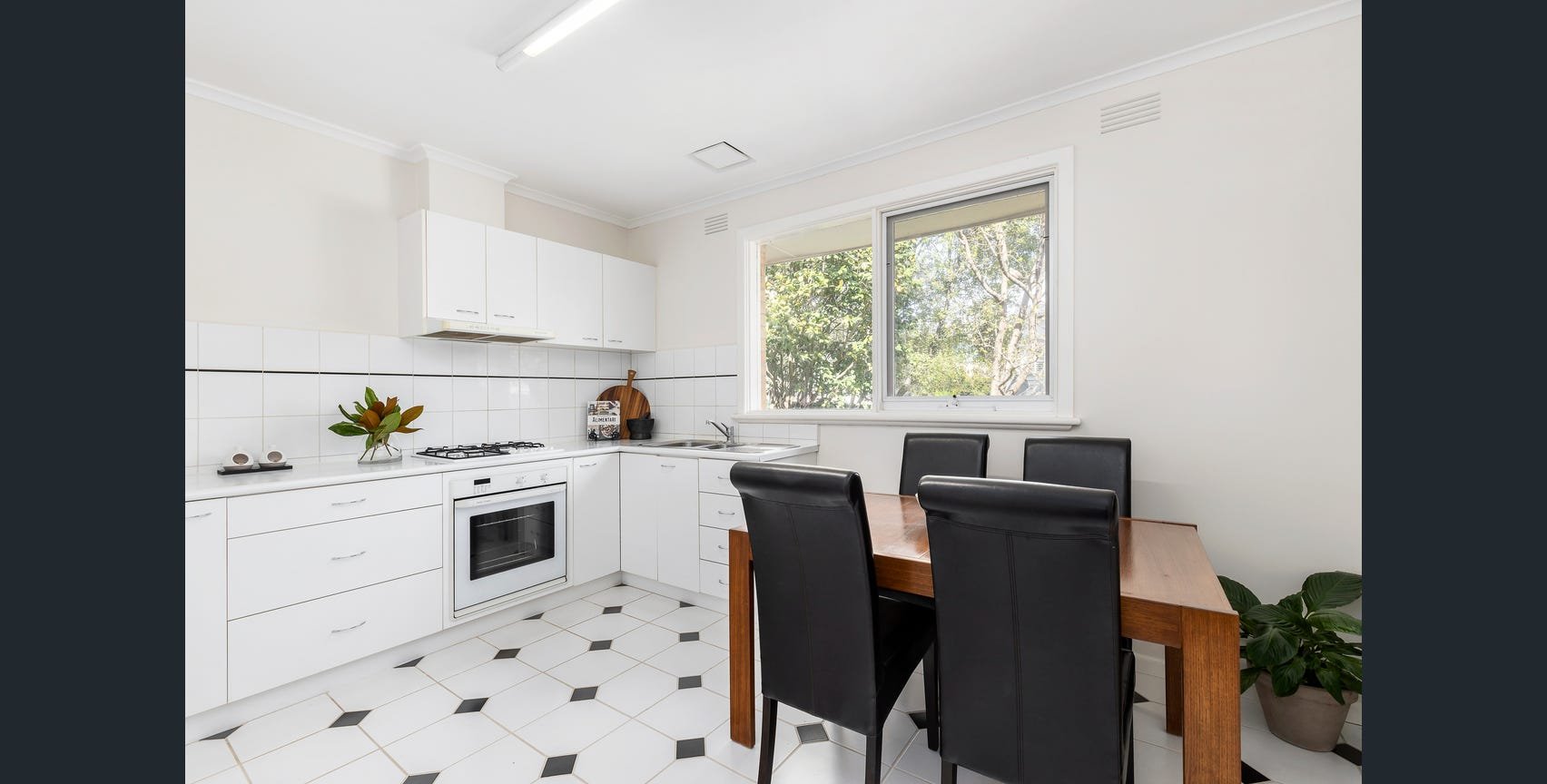 4/31 Faversham Road, Canterbury image 5