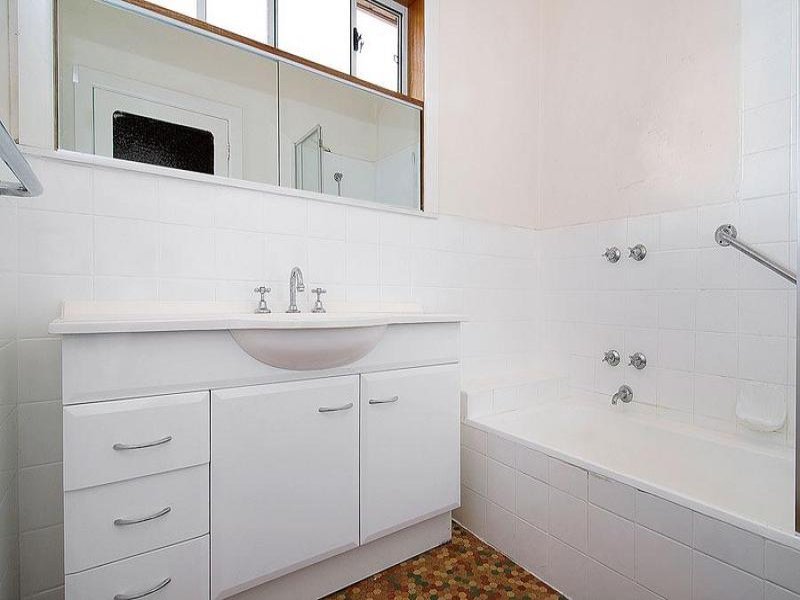 Property Gallery Thumbnail 3