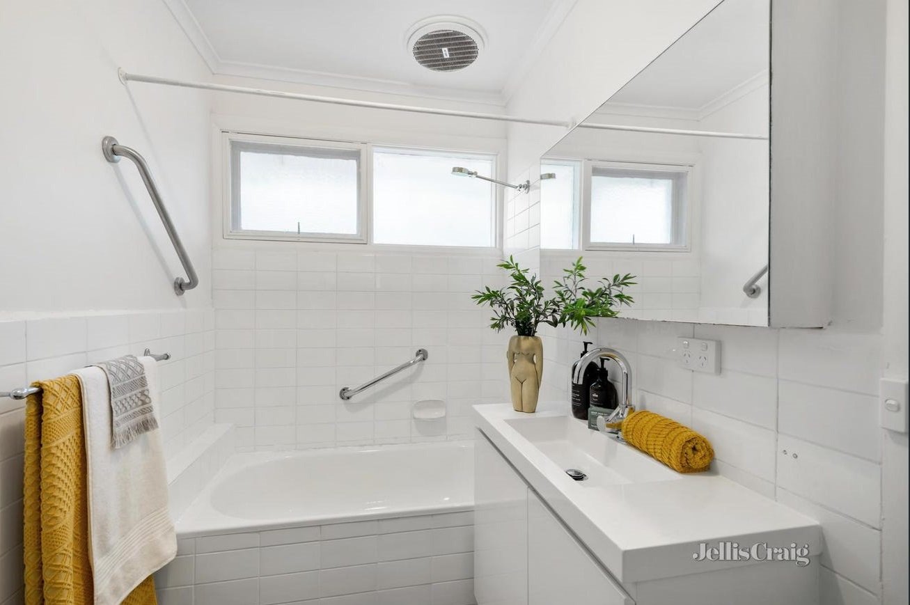 4/32 Firth Street, Doncaster image 5